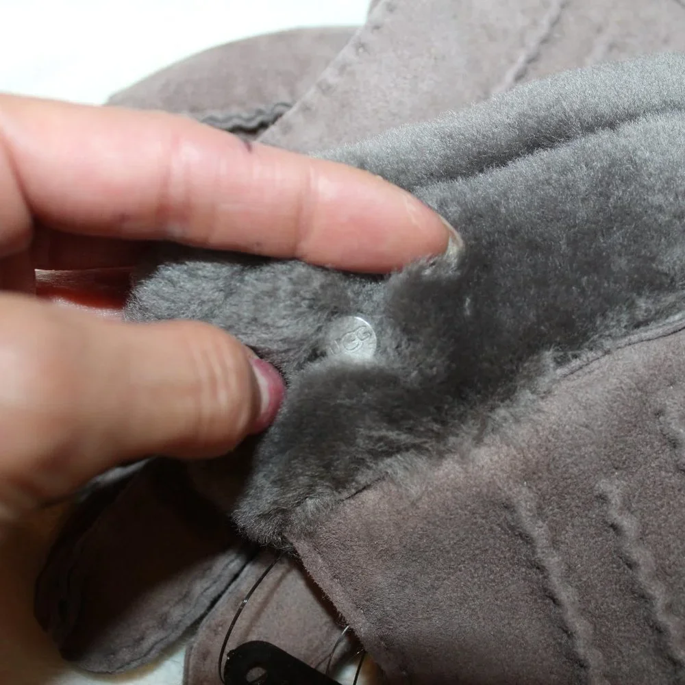 NWT UGG WOMEN'S SUEDE SHEARLING GLOVES GRAY M‎